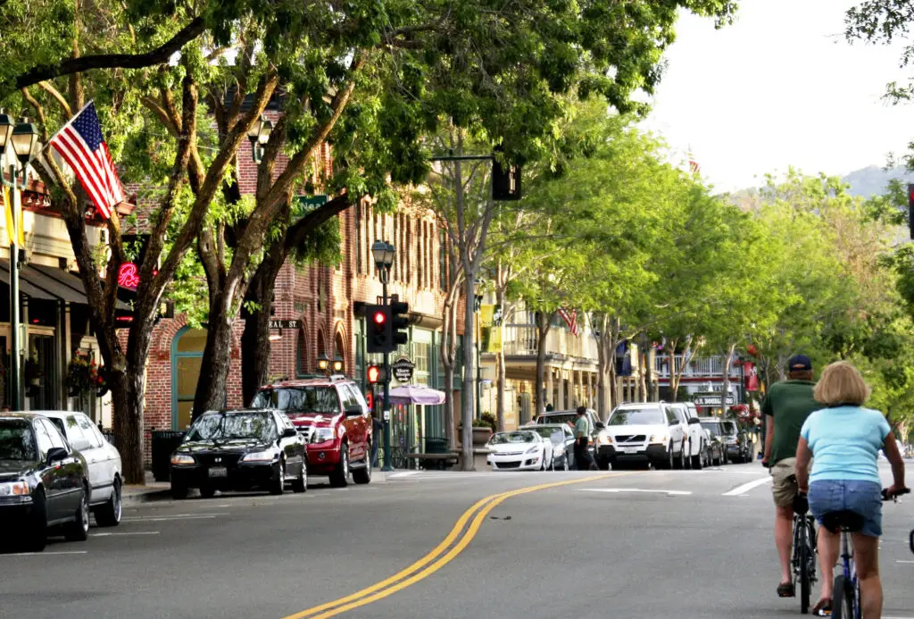 A street with cars parked on the side of it.